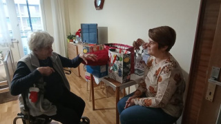 Aktuality / Vystúpenie detí spojené s odovzdávaním vianočných darčekov 2025 - foto