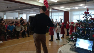 Vystúpenie detí spojené s odovzdávaním vianočných darčekov 2025